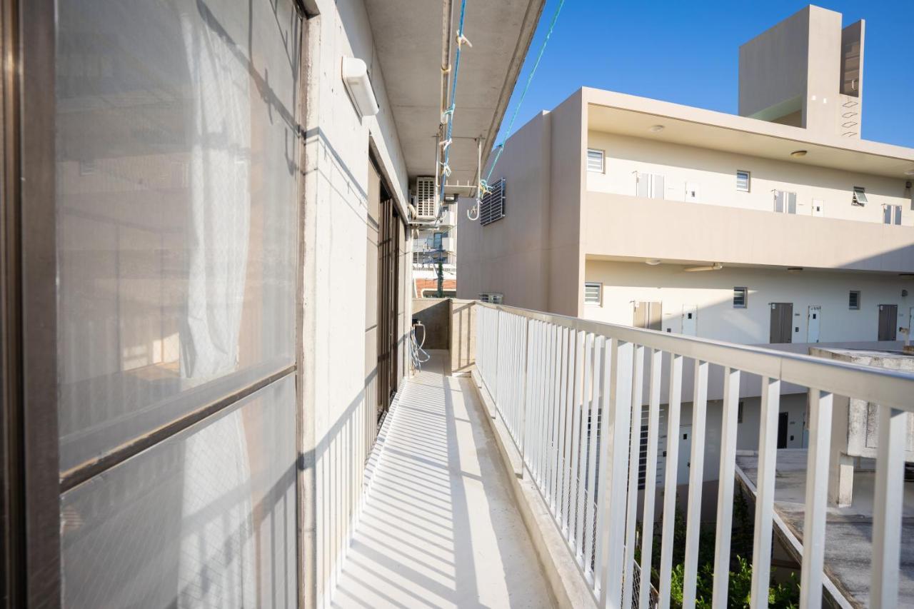 スマイルハイツ Apartamento Naha Exterior foto