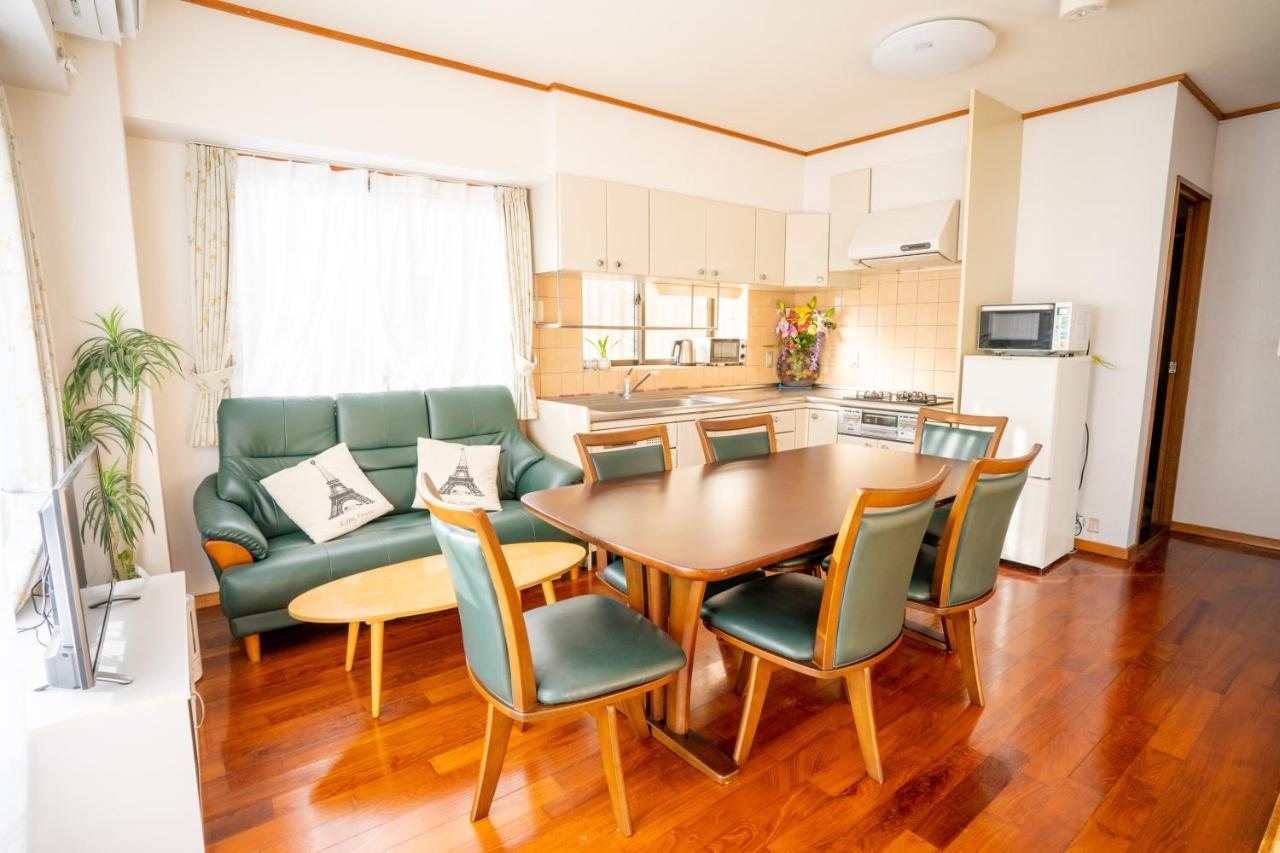 スマイルハイツ Apartamento Naha Exterior foto