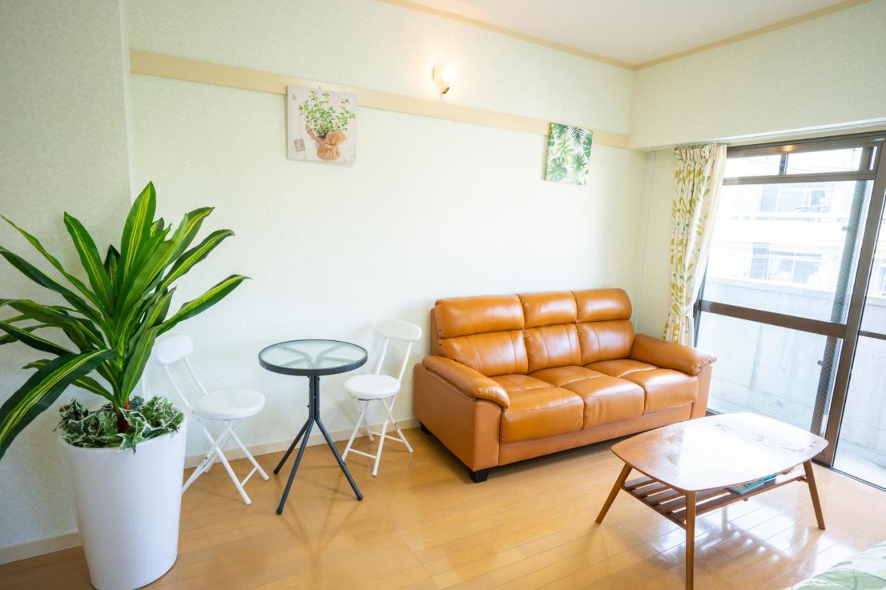 スマイルハイツ Apartamento Naha Exterior foto