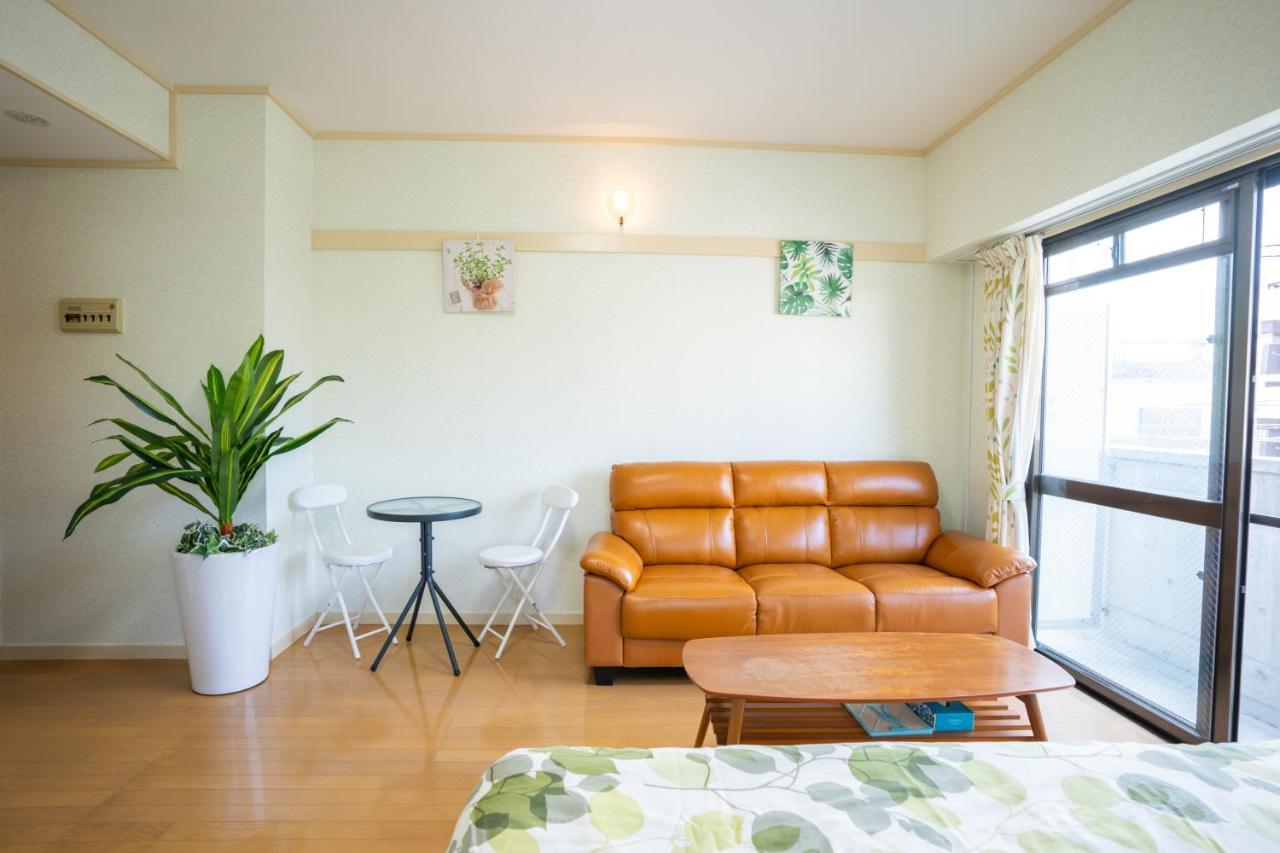 スマイルハイツ Apartamento Naha Exterior foto