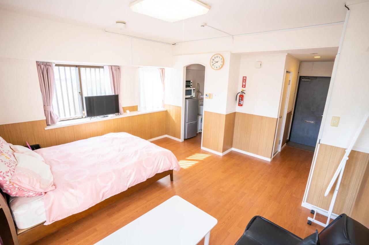 スマイルハイツ Apartamento Naha Exterior foto